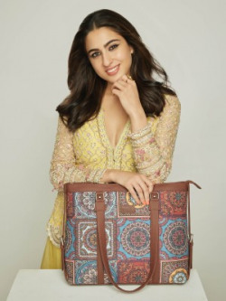 Zouk Women Multicolor Handbag