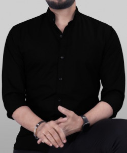VeBNoR Men Solid Casual Black Shirt