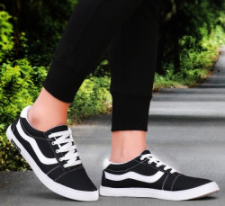World Wear Footwear Exclusive Affordable Collection of Trendy & Stylish Casual Sneakers Shoes Sneakers For Men(Black)
