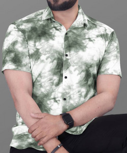 Men Regular Fit Printed Spread Collar Casual Shirt