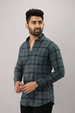 Men Slim Fit Checkered Spread Collar Casual Shirt