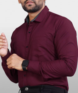 Men Regular Fit Solid Spread Collar Casual Shirt