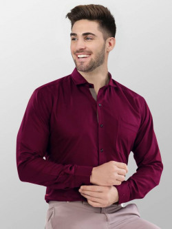 Men Regular Fit Solid Spread Collar Formal Shirt