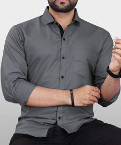 Men Regular Fit Solid Spread Collar Casual Shirt