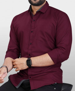 Men Regular Fit Solid Spread Collar Casual Shirt