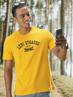 Levis Men Yellow Brand Logo Printed Pure Cotton T-shirt