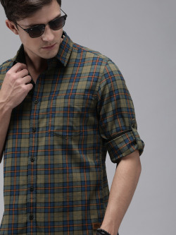 ROADSTER MEN NAVY BLUE & OLIVE GREEN REGULAR FIT CHECKED CASUAL SUSTAINABLE SHIRT