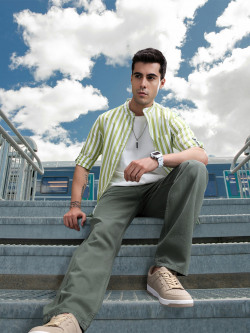 HERE&NOW Men White & Green Slim Fit Striped Casual Shirt