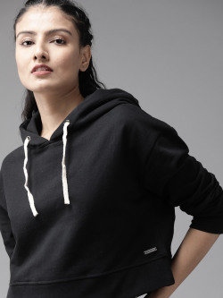 THE ROADSTER LIFESTYLE CO WOMEN BLACK SOLID HOODED BOXY CROPPED SWEATS